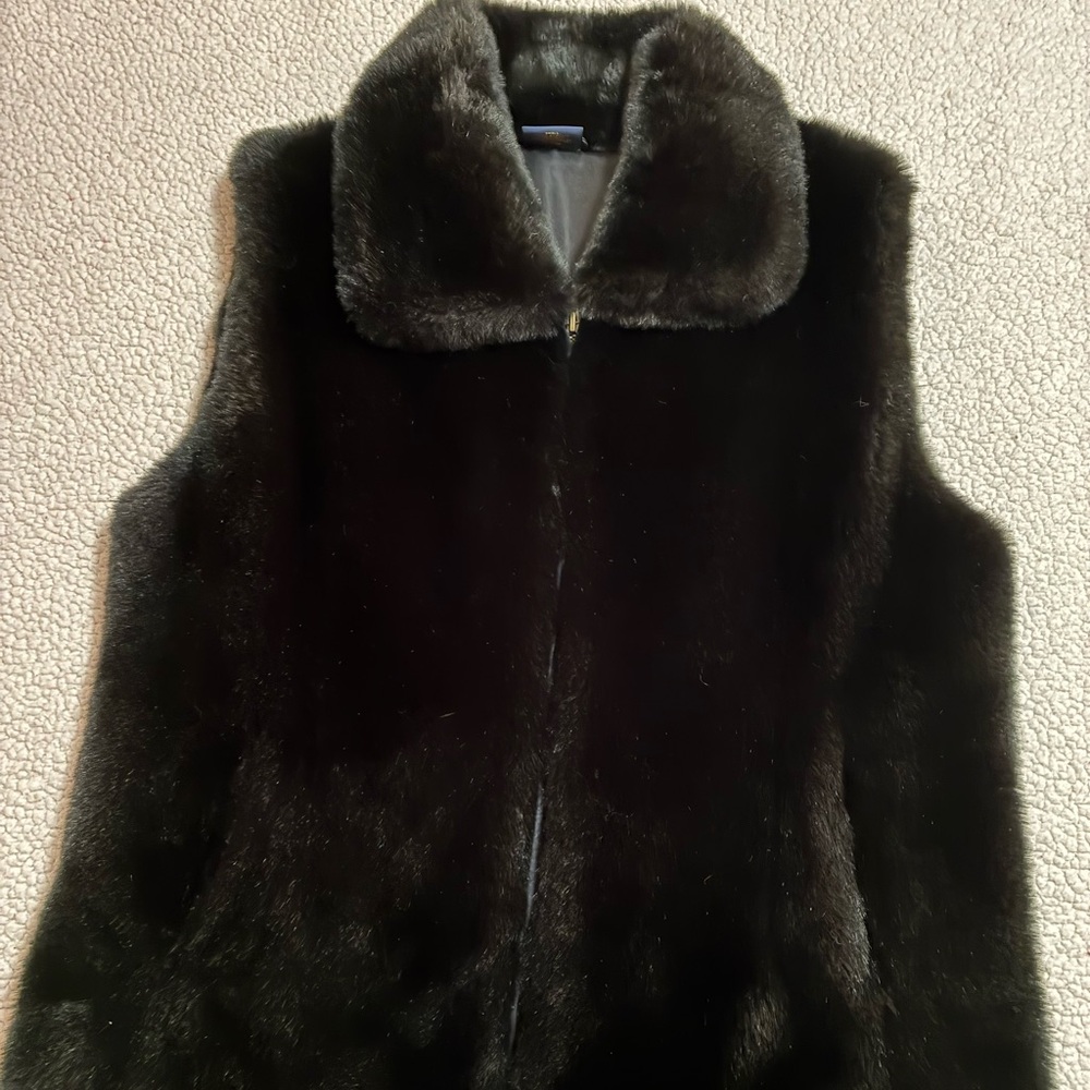 Brooks Brothers 346 Plush Faux Fur Vest in size S/M